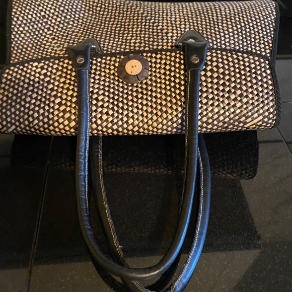 Black Straw Shoulder Bag - Picture 10 of 16